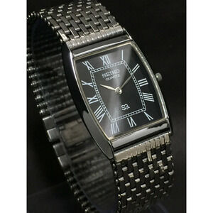 Vintage Style Seiko Quartz Mens Silver Watch & Black accents W/ Metal Strap